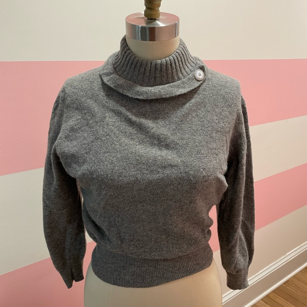 Vintage gray wool sweater with ruffle collar size small